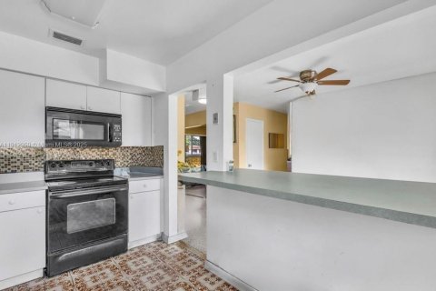 Villa ou maison à vendre à Miami Gardens, Floride: 4 chambres, 118.36 m2 № 1969264 - photo 6