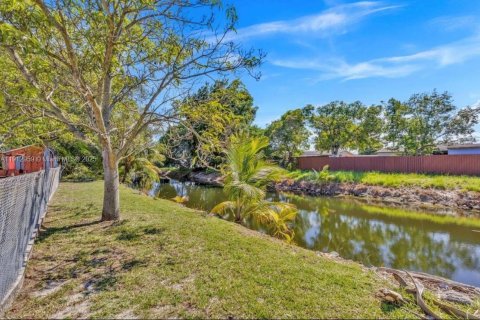 Villa ou maison à vendre à Miami Gardens, Floride: 4 chambres, 118.36 m2 № 1969264 - photo 3