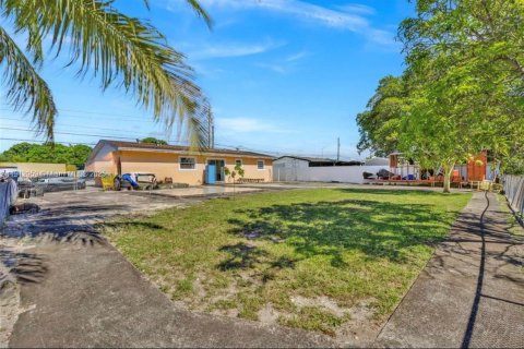 Villa ou maison à vendre à Miami Gardens, Floride: 4 chambres, 118.36 m2 № 1969264 - photo 4