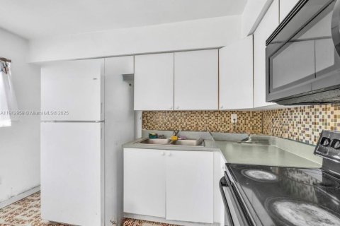 Villa ou maison à vendre à Miami Gardens, Floride: 4 chambres, 118.36 m2 № 1969264 - photo 7