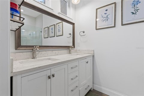 Townhouse in Tampa, Florida 3 bedrooms, 185.34 sq.m. № 2411654 - photo 29