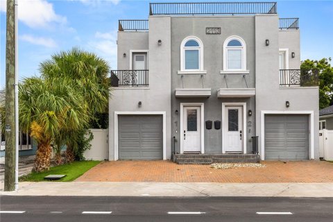 Townhouse in Tampa, Florida 3 bedrooms, 185.34 sq.m. № 2411654