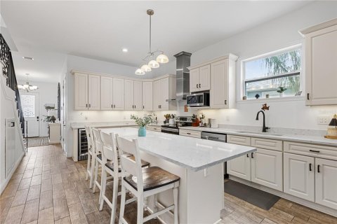 Townhouse in Tampa, Florida 3 bedrooms, 185.34 sq.m. № 2411654 - photo 12