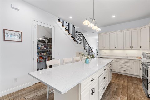 Townhouse in Tampa, Florida 3 bedrooms, 185.34 sq.m. № 2411654 - photo 19