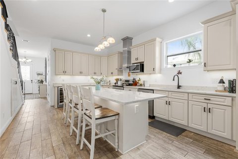 Townhouse in Tampa, Florida 3 bedrooms, 185.34 sq.m. № 2411654 - photo 11