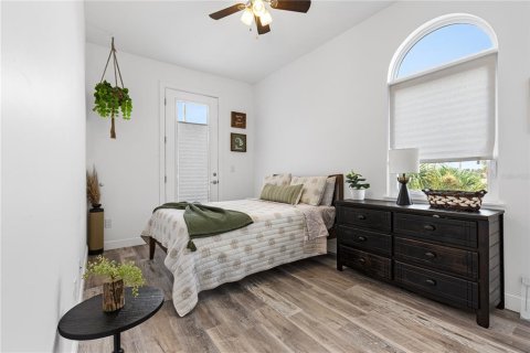 Townhouse in Tampa, Florida 3 bedrooms, 185.34 sq.m. № 2411654 - photo 24