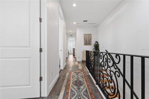 Townhouse in Tampa, Florida 3 bedrooms, 185.34 sq.m. № 2411654 - photo 21