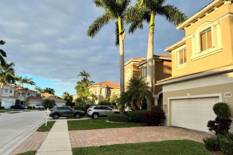 House in Boynton Beach, Florida 5 bedrooms, 288.55 sq.m. № 2184205 - photo 4