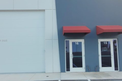 Commercial property in Homestead, Florida № 1859464 - photo 11