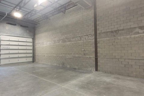 Commercial property in Homestead, Florida № 1859464 - photo 6