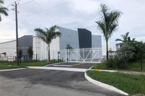 Commercial property in Homestead, Florida № 1859464 - photo 3