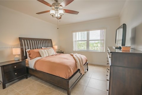 Condo in Hallandale Beach, Florida, 2 bedrooms  № 1809262 - photo 25