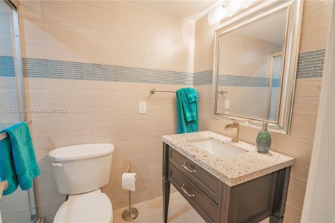 Condo in Hallandale Beach, Florida, 2 bedrooms  № 1809262 - photo 20