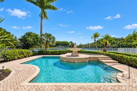 House in Wellington, Florida 4 bedrooms, 328.04 sq.m. № 2426746 - photo 2