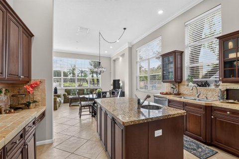 House in Wellington, Florida 4 bedrooms, 328.04 sq.m. № 2426746 - photo 13