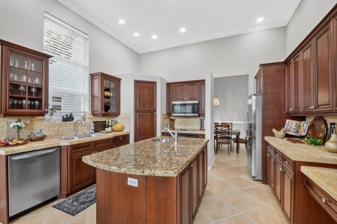 House in Wellington, Florida 4 bedrooms, 328.04 sq.m. № 2426746 - photo 14