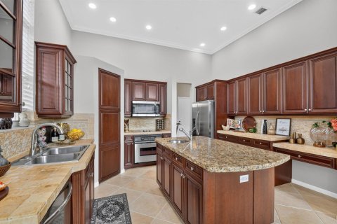 House in Wellington, Florida 4 bedrooms, 328.04 sq.m. № 2426746 - photo 15