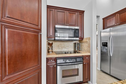 House in Wellington, Florida 4 bedrooms, 328.04 sq.m. № 2426746 - photo 17