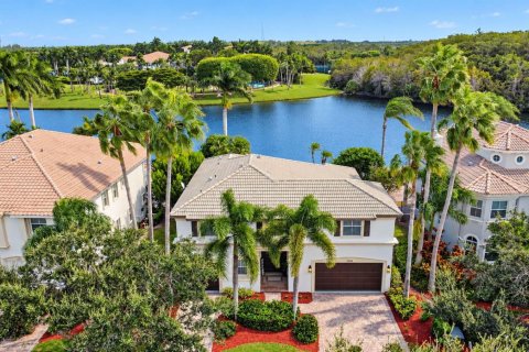 House in Wellington, Florida 4 bedrooms, 328.04 sq.m. № 2426746 - photo 4
