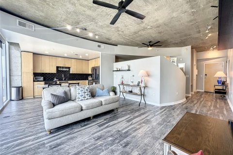 Condo in Orlando, Florida, 1 bedroom  № 1613831 - photo 5