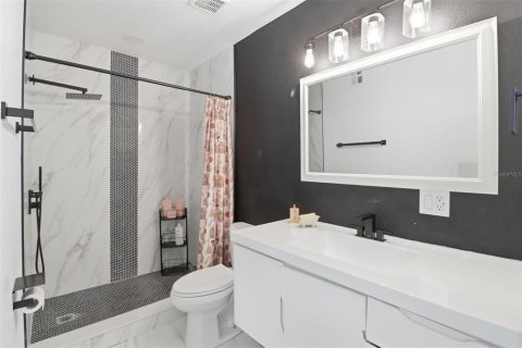 House in Orlando, Florida 4 bedrooms, 127.74 sq.m. № 2151207 - photo 25