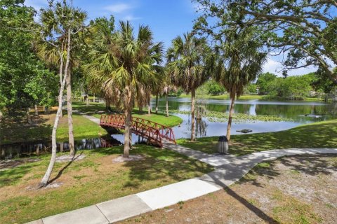 House in Orlando, Florida 4 bedrooms, 127.74 sq.m. № 2151207 - photo 5