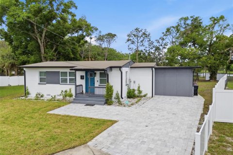 House in Orlando, Florida 4 bedrooms, 127.74 sq.m. № 2151207 - photo 2
