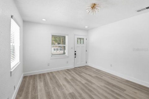 House in Orlando, Florida 4 bedrooms, 127.74 sq.m. № 2151207 - photo 11