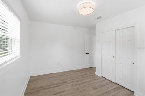 House in Orlando, Florida 4 bedrooms, 127.74 sq.m. № 2151207 - photo 27