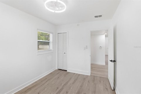 House in Orlando, Florida 4 bedrooms, 127.74 sq.m. № 2151207 - photo 30