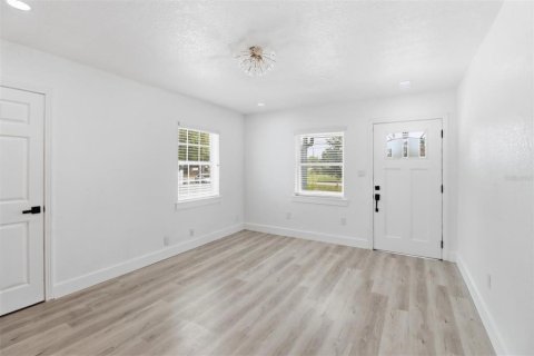 House in Orlando, Florida 4 bedrooms, 127.74 sq.m. № 2151207 - photo 12