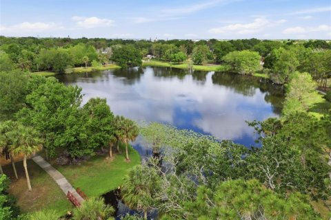 House in Orlando, Florida 4 bedrooms, 127.74 sq.m. № 2151207 - photo 4