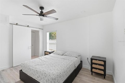 House in Orlando, Florida 4 bedrooms, 127.74 sq.m. № 2151207 - photo 23