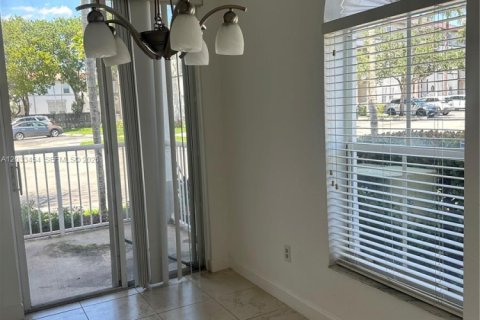 Apartamento en alquiler en Miramar, Florida, 3 dormitorios, 124.49 m2 № 2077467 - foto 7
