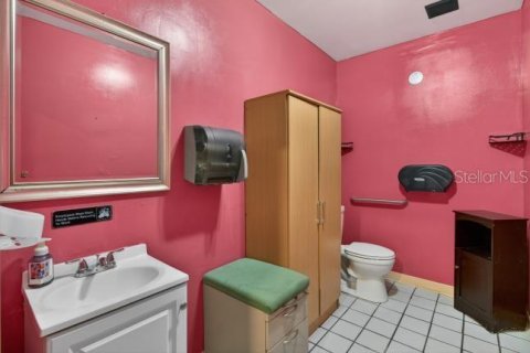 Commercial property in Port Richey, Florida № 2210939 - photo 14