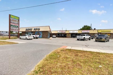 Commercial property in Port Richey, Florida № 2210939 - photo 3