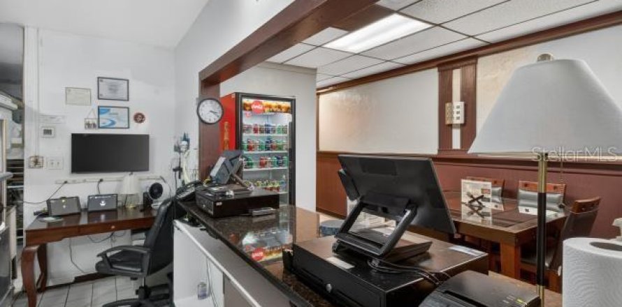 Commercial property in Port Richey, Florida № 2210939