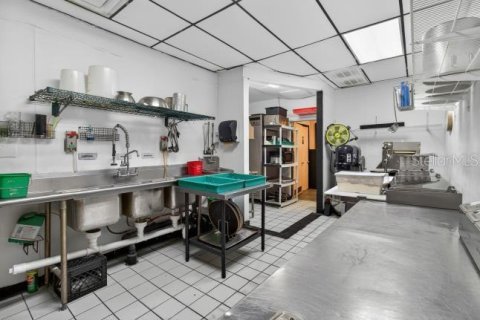 Commercial property in Port Richey, Florida № 2210939 - photo 12
