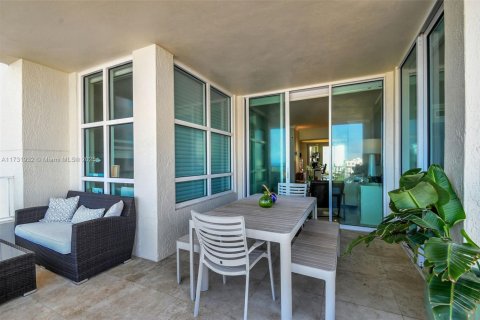 Condo in Highland Beach, Florida, 2 bedrooms  № 1730150 - photo 13