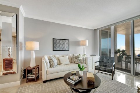Condo in Highland Beach, Florida, 2 bedrooms  № 1730150 - photo 3