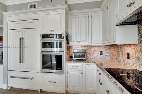 Condo in Highland Beach, Florida, 2 bedrooms  № 1730150 - photo 27