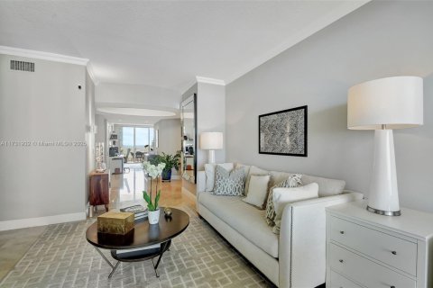 Condo in Highland Beach, Florida, 2 bedrooms  № 1730150 - photo 4