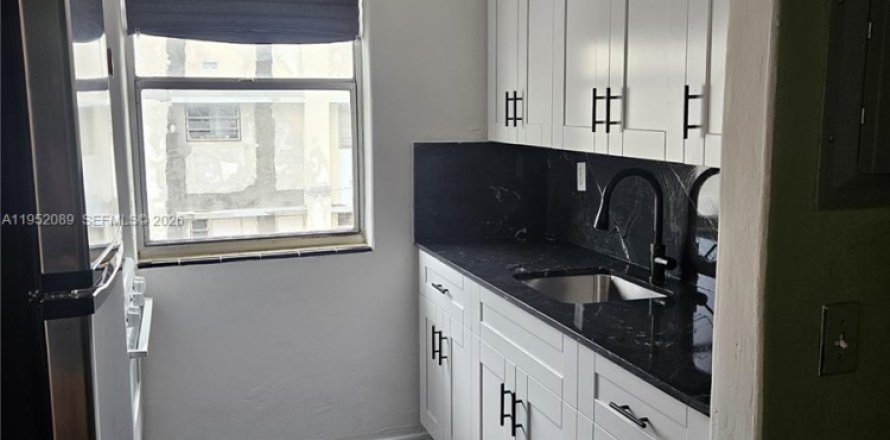 Студия в кондо в Майами-Бич, Флорида № 2006507