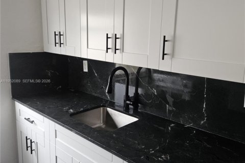 Снять в аренду кондоминиум в Майами-Бич, Флорида 37.16м2, № 2006507 - фото 2