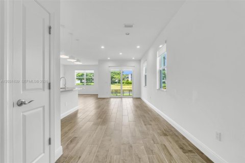 Townhouse in Deerfield Beach, Florida 3 bedrooms, 175.4 sq.m. № 2086788 - photo 6