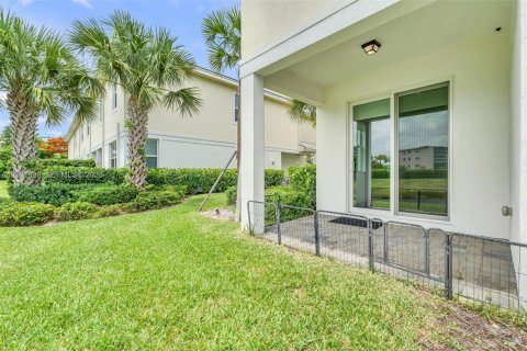 Townhouse in Deerfield Beach, Florida 3 bedrooms, 175.4 sq.m. № 2086788 - photo 20