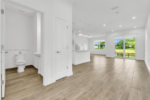 Townhouse in Deerfield Beach, Florida 3 bedrooms, 175.4 sq.m. № 2086788 - photo 23