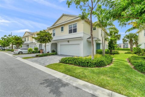 Townhouse in Deerfield Beach, Florida 3 bedrooms, 175.4 sq.m. № 2086788 - photo 2