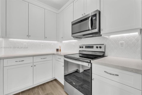 Townhouse in Deerfield Beach, Florida 3 bedrooms, 175.4 sq.m. № 2086788 - photo 13