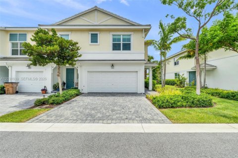 Townhouse in Deerfield Beach, Florida 3 bedrooms, 175.4 sq.m. № 2086788 - photo 3